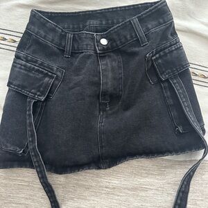 🖤BLACK MINI CARGO SKIRT🖤